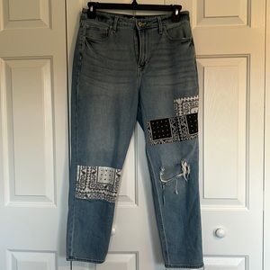 Hollister Ulta High-Rise Mom Jeans